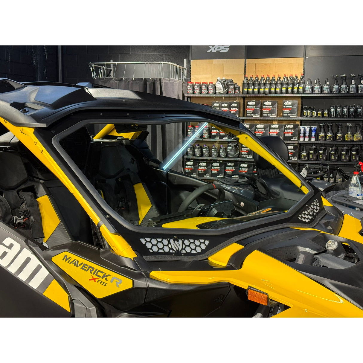 MotoArmor - Maverick "R" Vented Full Glass Windshield with Wipers