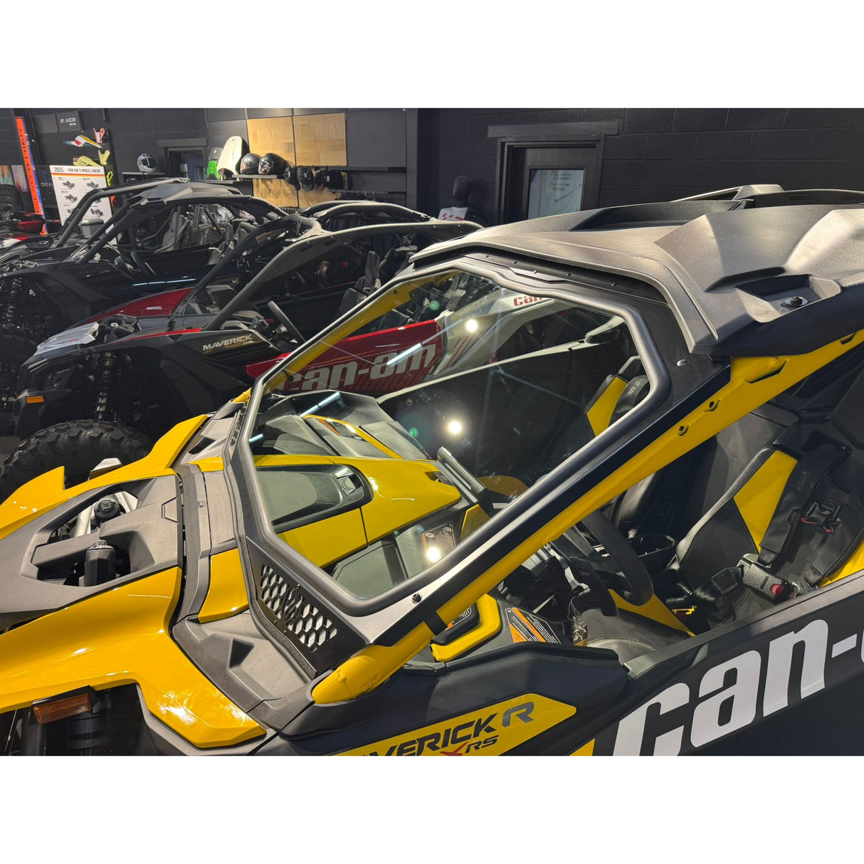 MotoArmor - Maverick "R" Vented Full Glass Windshield with Wipers